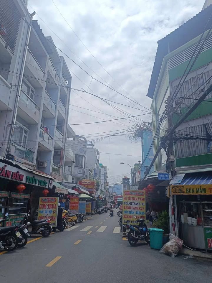 Nhà phố Tân Phú 23m² giá 3.9 tỷ - Vị trí đẹp khu ẩm thực