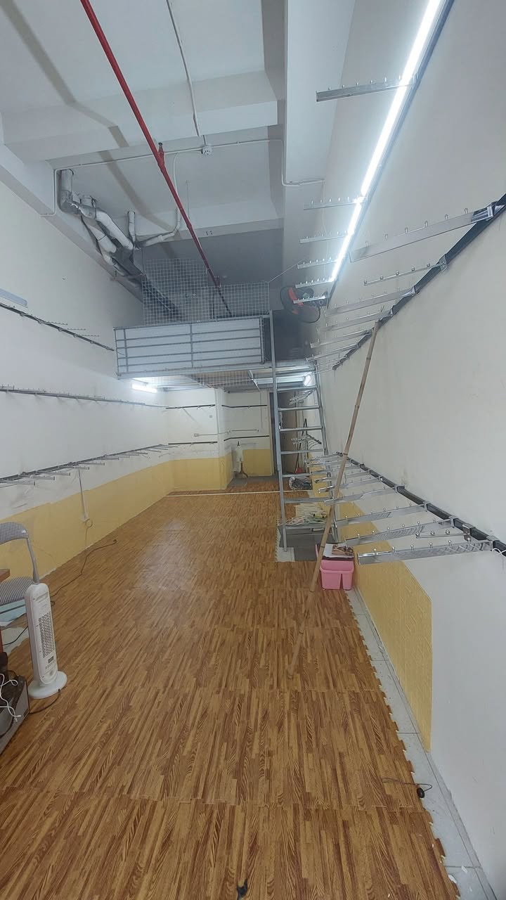 Kiot cho thuê tại khu 11 tòa, Kiến Hưng, 35m² - Gác xép, PCCC đầy đủ chỉ 6 triệu!