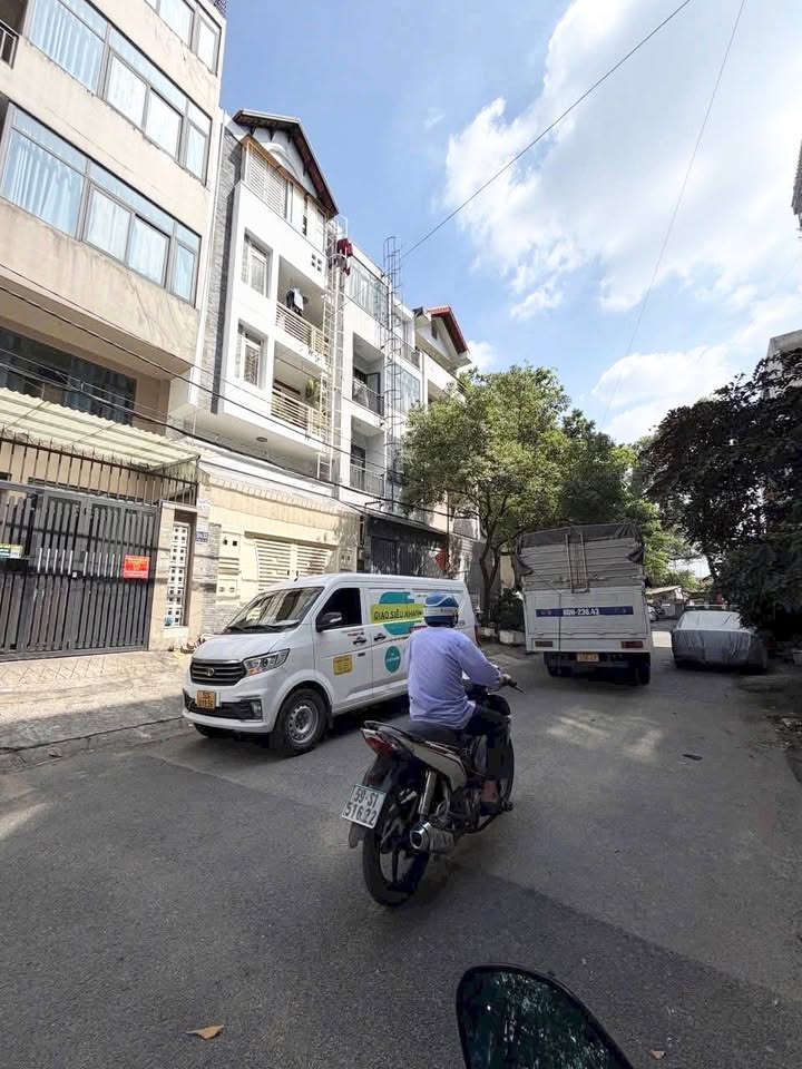 Nhà hẻm 12m ngay Vincom Nguyễn Xí, Bình Thạnh - Đang cho thuê 30 triệu/tháng!