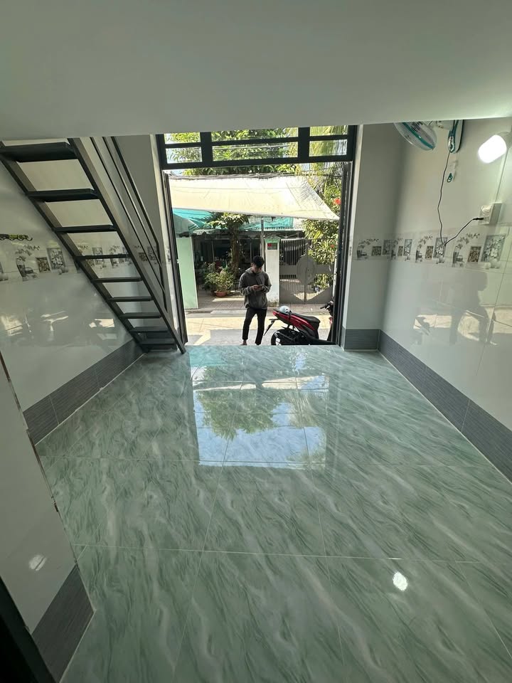 Phòng trọ mặt tiền Cách Mạng Tháng Tám, 30m² giá 1.8 triệu - Không gian sạch sẽ, thoáng mát!