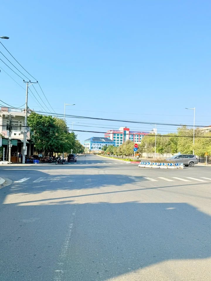 Nhà mặt tiền Đường Nguyễn Chí Thanh Long Hải 86m² giá 3.6 tỷ - Cách bãi tắm chỉ 200m!