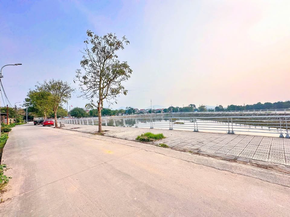 Đất nền lô góc 2 mặt tiền tại sân Bóng Phú Ninh 96m² giá 1.3 tỷ - Đầu tư lý tưởng!