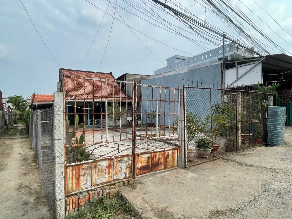 Nhà bán đường Trường Sa, An Châu 302m² giá 2.1 tỷ - Kinh doanh thuận lợi!