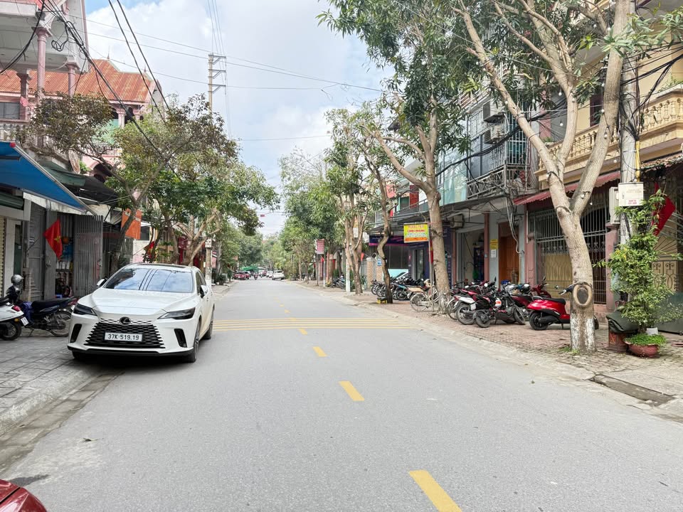 Bán nhà mặt đường Trần Thủ Độ, TP Vinh 103m² giá 12 tỷ - Kinh doanh đắc địa!