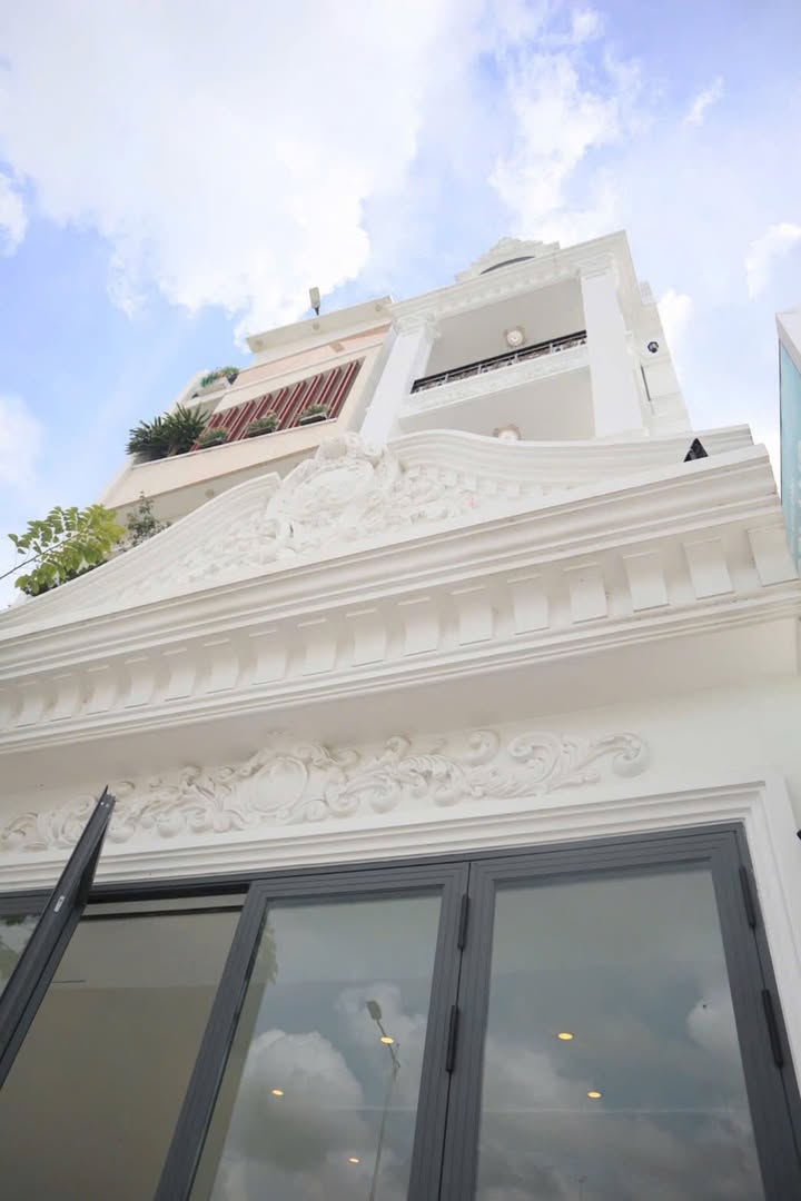 Bán nhà mặt tiền đường Trần Hoàng Na, 90m² giá 13.9 tỷ - Vị trí đẹp, thuận tiện kinh doanh!