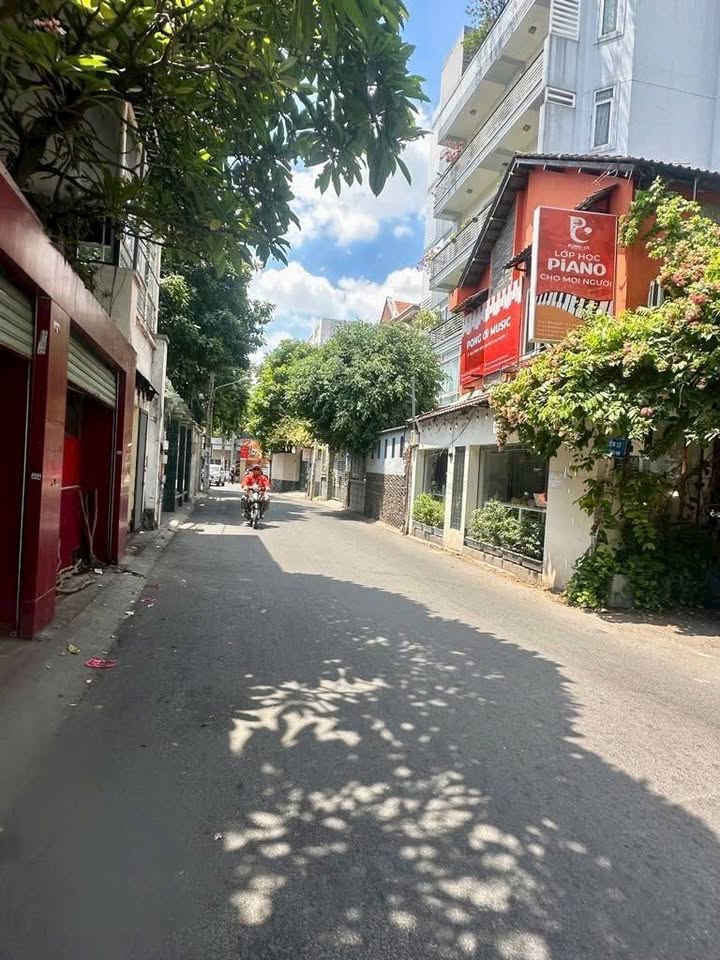 Mặt tiền kinh doanh 5 tầng đường Hoàng Diệu, Phú Nhuận 57m² giá 13.8 tỷ - Đầu tư sinh lời ngay!