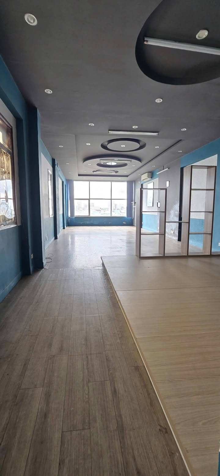 Văn phòng cho thuê tại 186 đường 30/4, Hải Châu, 70m² giá 10 triệu - Vị trí đắc địa, dịch vụ đầy đủ!