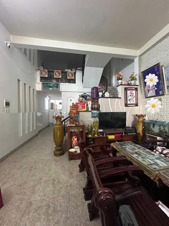 Nhà 2.5 Tầng Sát Vincom Phạm Văn Đồng, 100m², Giá 13 tỷ - Sẵn Sàng Vào Ở!