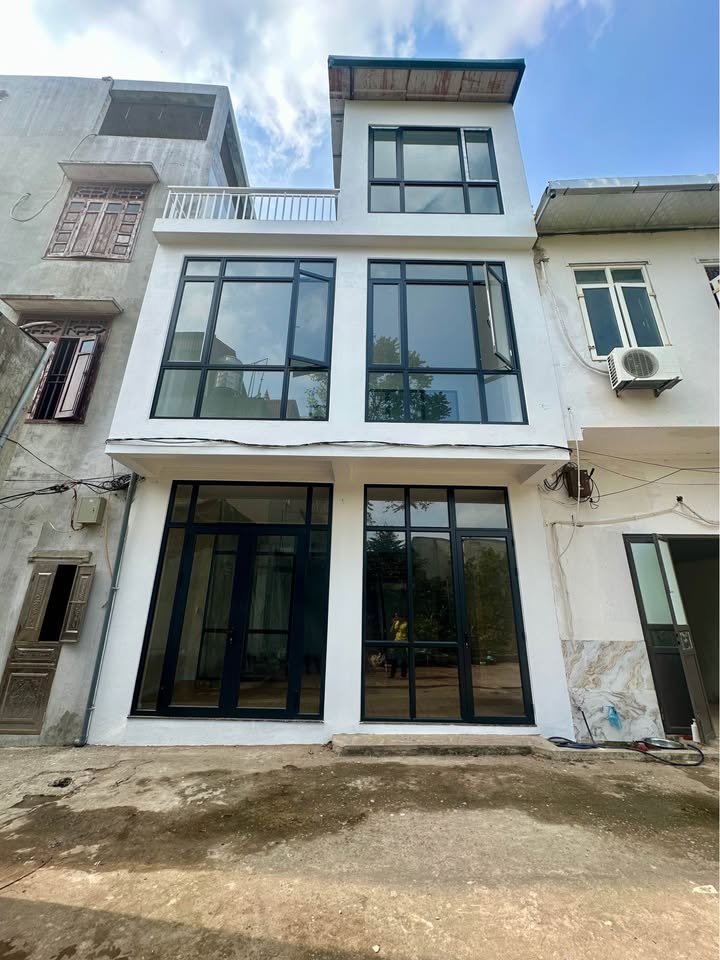 Nhà 3 tầng mới tại phường Trường Thi, Thanh Hóa 50m² giá 3.5 tỷ - Sổ đỏ chính chủ!