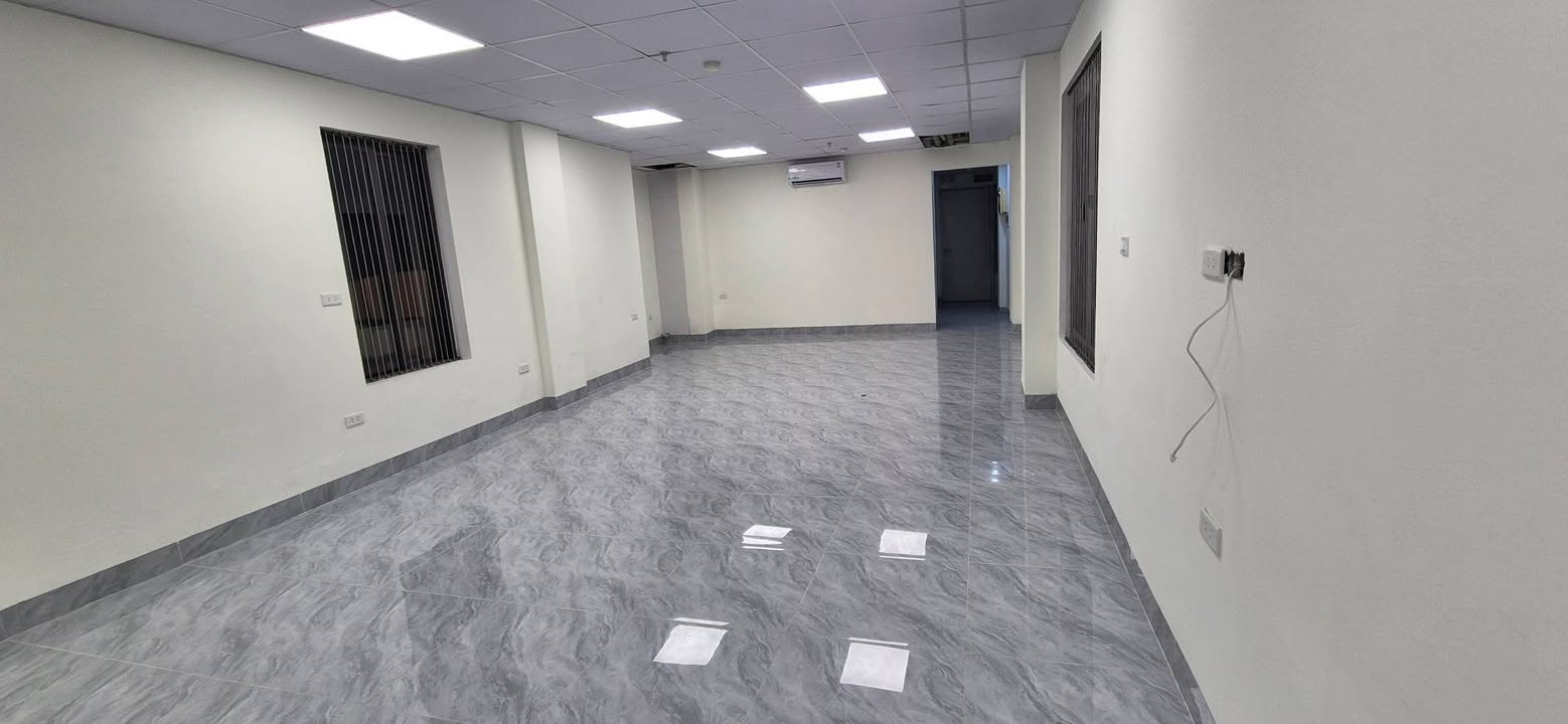 Văn phòng cho thuê tại ngõ 34 Hoàng Cầu, 80m² - Đầy đủ tiện nghi, hệ thống PCCC tiêu chuẩn!