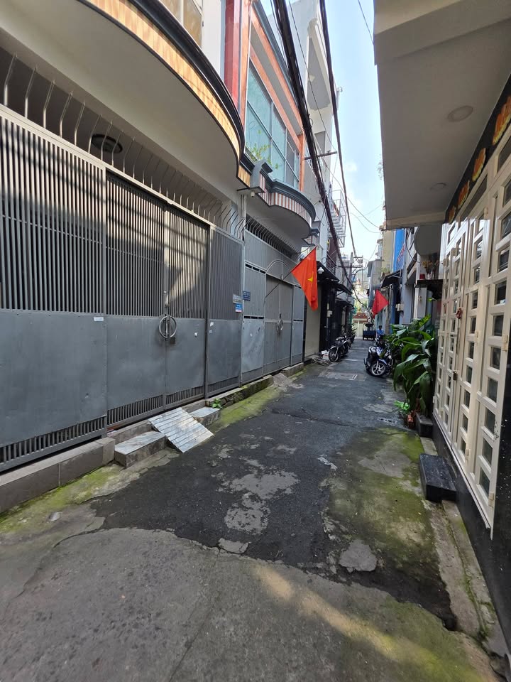 Nhà bán chính chủ Tân Bình 11m² giá 4.2 tỷ - Vị trí trung tâm, tiện ích đầy đủ!