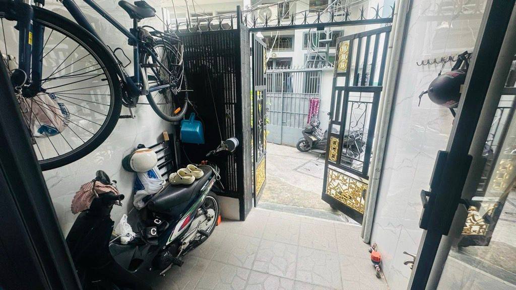 Nhà 2 Tầng Phú Nhuận 25m² giá 4.6 tỷ - Gần sân bay chỉ 5 phút!