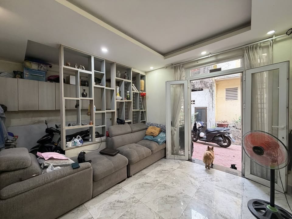 Nhà 2 tầng Phường 11, Quận Bình Thạnh 70m² chỉ 7.8 tỷ - Ô tô vào tận nhà!