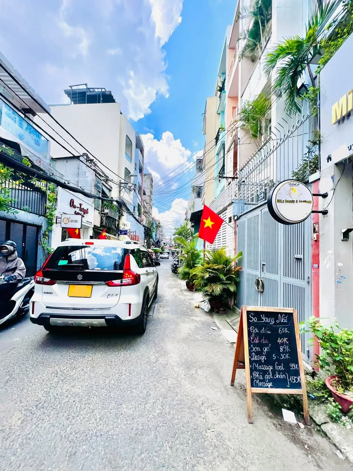 Nhà riêng Phú Nhuận 41m² giá 4 tỷ - Sát mặt tiền thuận tiện!