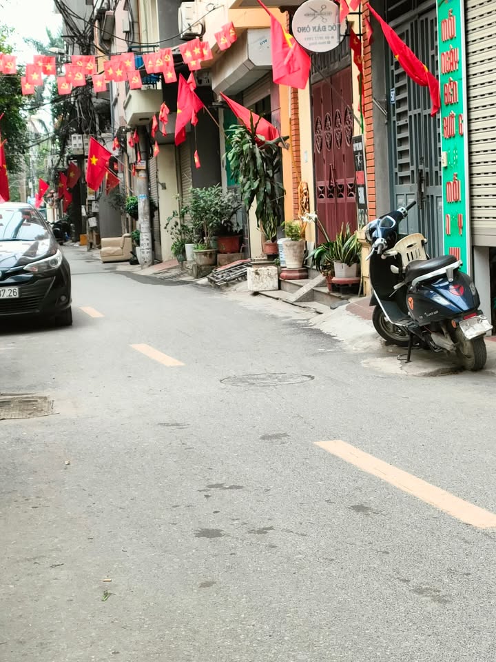 Nhà phố Nguyễn Đức Cảnh 42m² giá 7.97 tỷ - Ô tô đỗ gần chợ và trường học!