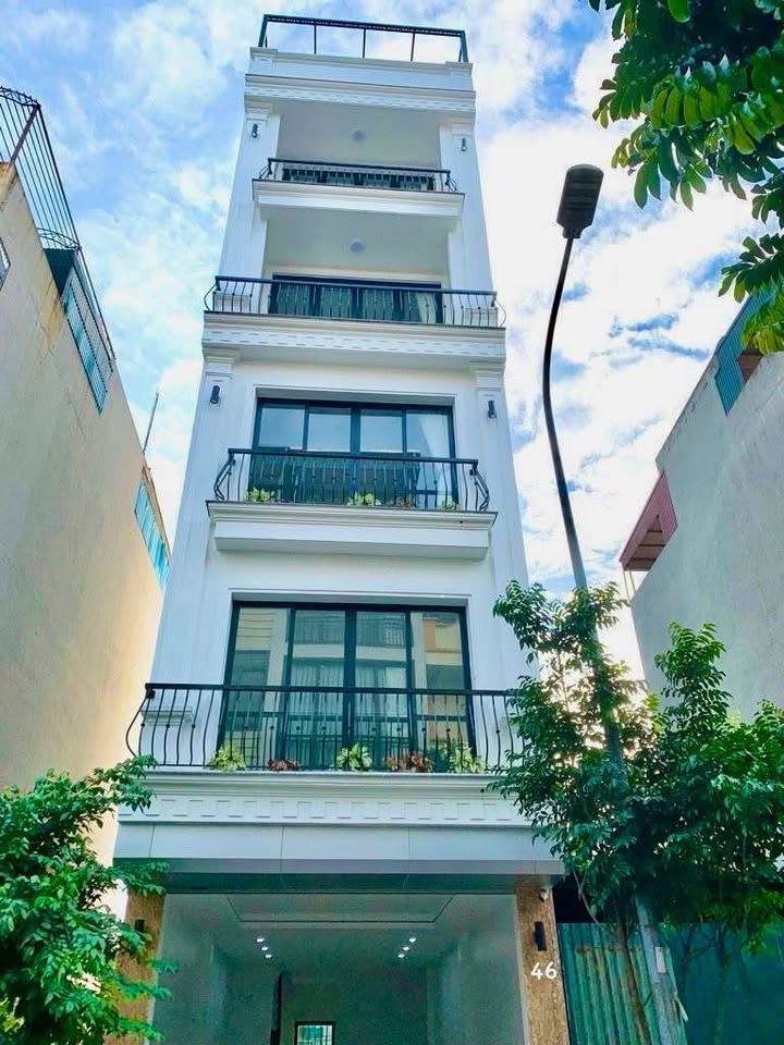 Nhà 7 Tầng Thang Máy Thạch Bàn 65m² giá 17 tỷ - Kinh doanh đỉnh cao!