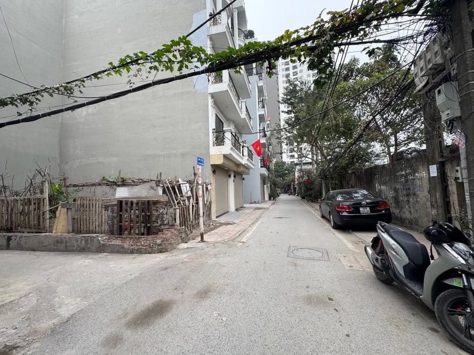 Đất nền Đức Giang - Long Biên 43m² giá 11 tỷ - Lô góc, ô tô tránh!