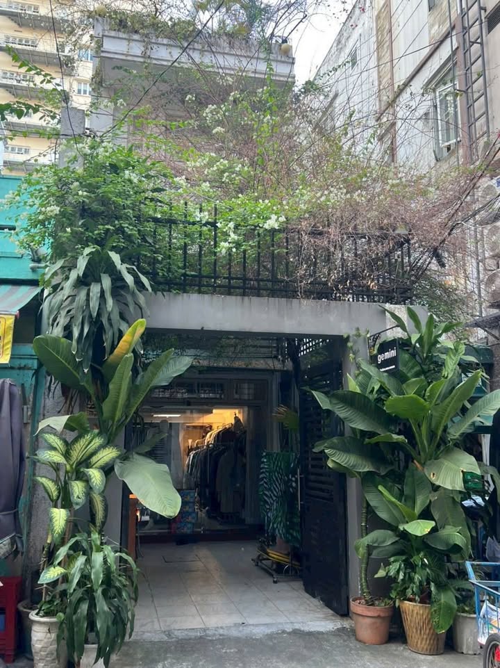 Nhà 2 Mặt Tiền Hẻm 8m Nguyễn Bỉnh Khiêm, Quận 1 - Sẵn Sàng Vào Ở!