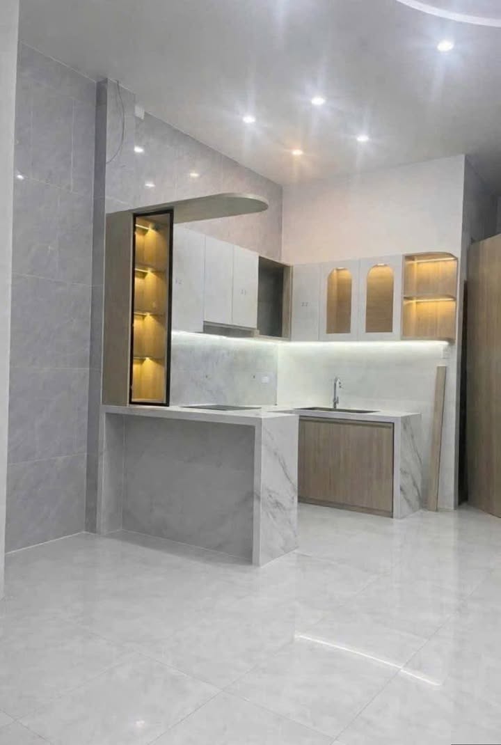 Nhà 3 tầng hẻm cạn Nguyễn Thái Học 44m² giá 3.75 tỷ - Nội thất đầy đủ, gần biển!