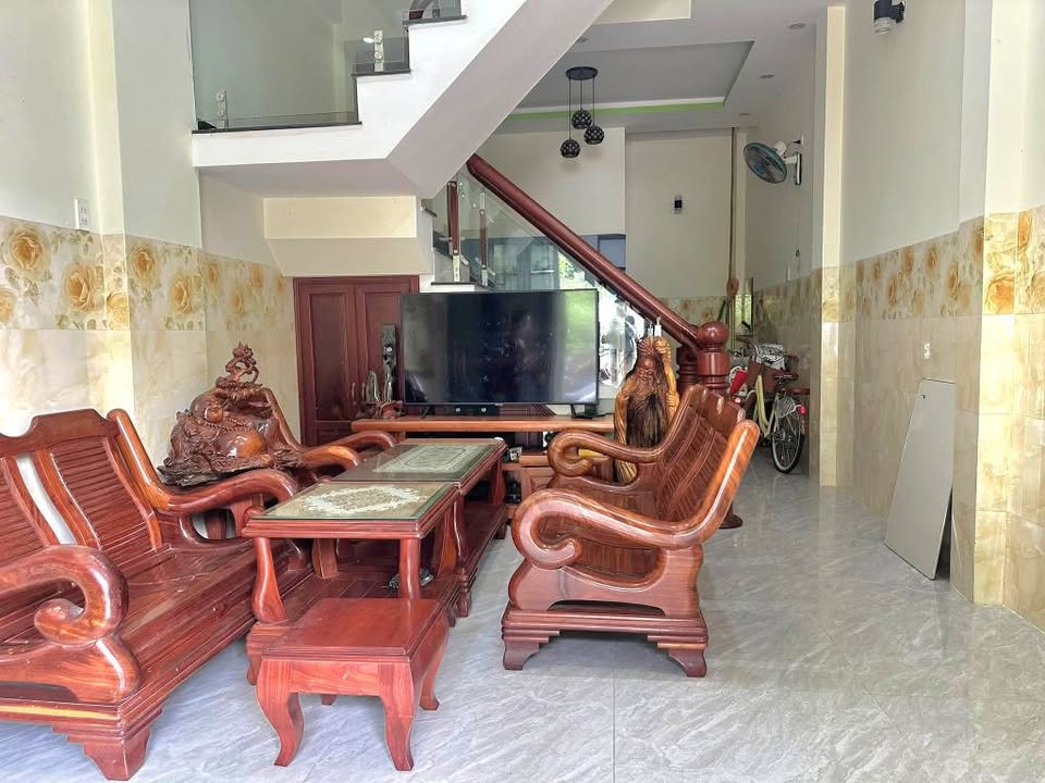 Nhà mặt tiền Ghềnh Ráng Quy Nhơn 40m² giá 3.6 tỷ - Đầy đủ tiện nghi, gần biển!