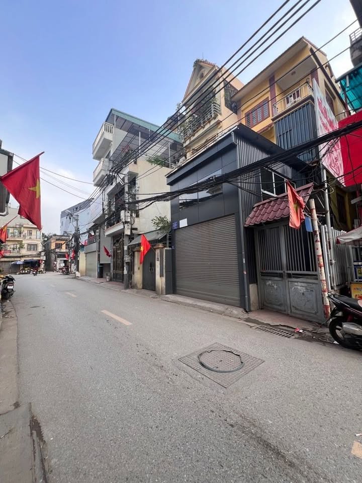 Nhà mặt phố Vĩnh Hưng, quận Hoàng Mai 60m² giá 15 tỷ - Kinh doanh sầm uất ngay ngã tư!