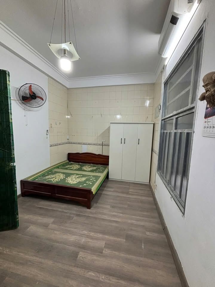 Phòng cho thuê tại Tạ Quang Bửu, 25m² giá 3.3 triệu - Gần các trường ĐH lớn!