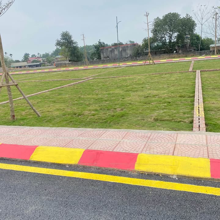 Đất Đô Thị 100m² tại Phường Xuân Khanh - Sổ đỏ chính chủ chỉ 1.9 tỷ!