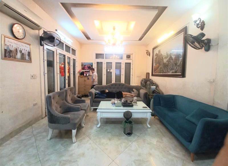 Nhà riêng tại Lạc Trung, 52m² giá 10 tỷ - Dân trí cao, tiện ích đầy đủ!