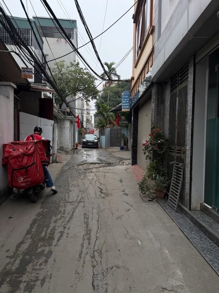 Nhà 5 tầng tại Thạch Bàn, Long Biên, 43m² - Khu vực an ninh, tiện ích đầy đủ!