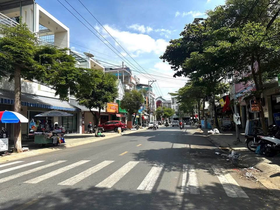 Nhà 2 mặt tiền Trần Hưng Đạo, Đức Trọng, 141m² giá 11.5 tỷ - Kinh doanh đắc địa!