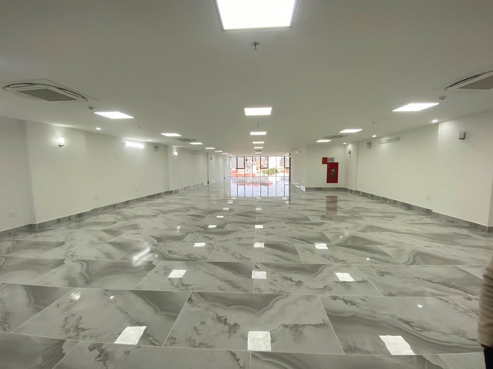 Văn phòng cho thuê tại Giải Phóng, 350m² giá 37 triệu - Bàn giao đầy đủ tiện nghi!