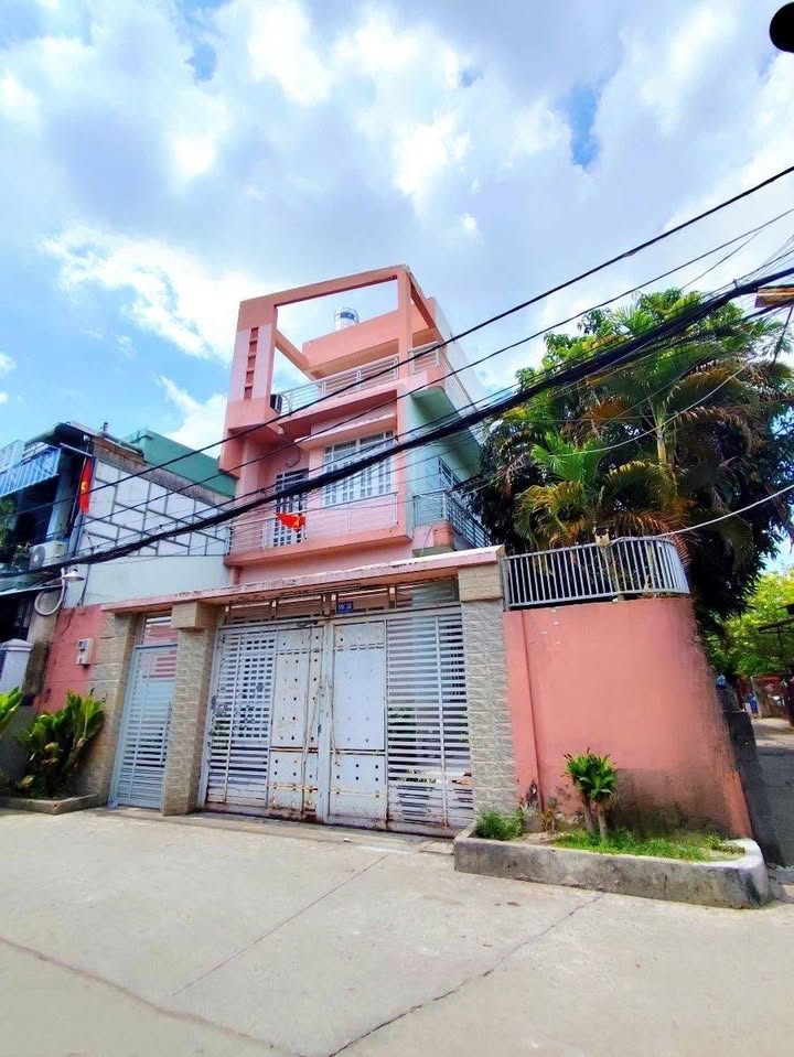 Biệt thự phường Tân Thới Nhất 191m² giá 12 tỷ - Thiết kế sân vườn thoáng mát!