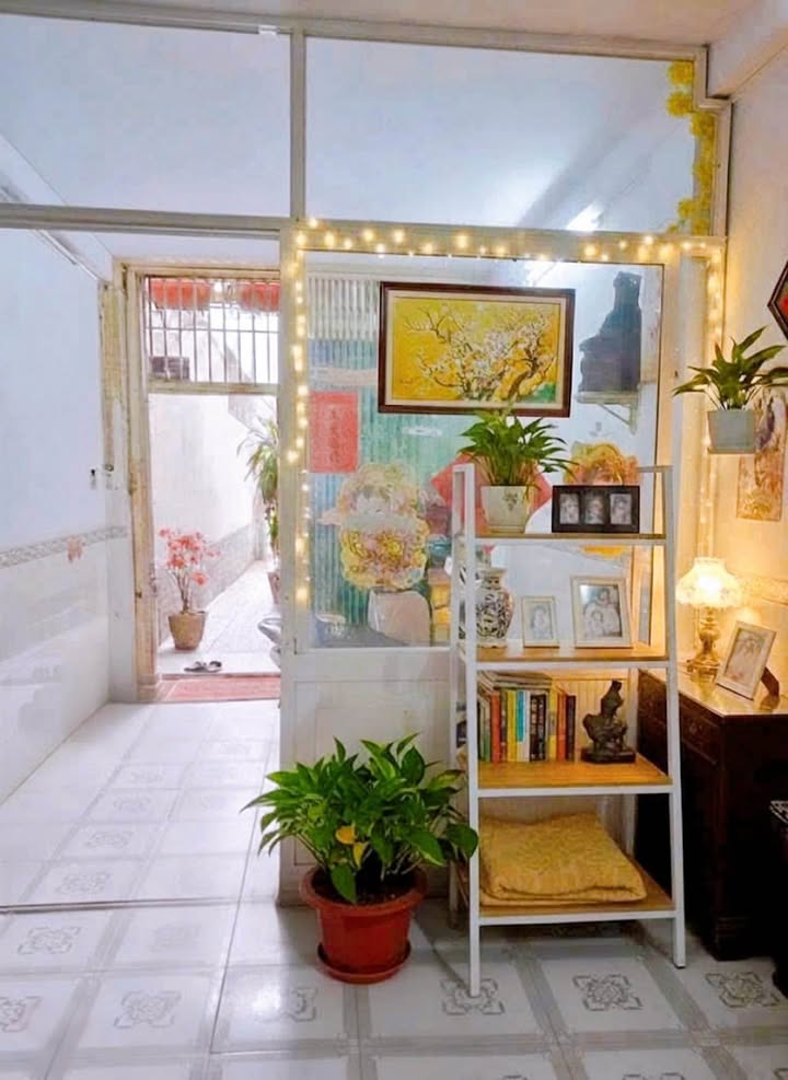 Nhà phố quận 3 75m² giá 9.9 tỷ - Gần hẻm ô tô, thuận tiện di chuyển!