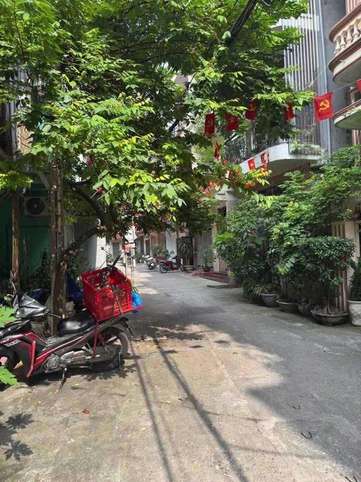 Nhà mặt phố Hoàng Quốc Việt, Nghĩa Tân, 77m² giá 45 tỷ - Đầu tư siêu lợi nhuận!