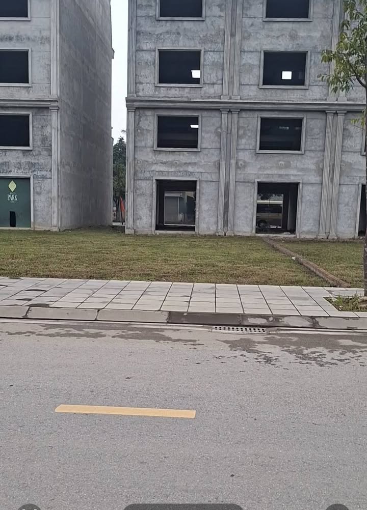 Nhà phố Âu Cơ Phú Thọ 240m² giá 5.8 tỷ - Gần công viên, trường mầm non