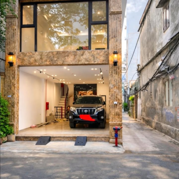 Nhà phố mặt tiền Phạm Văn Đồng, Cổ Nhuế 50m² giá 15 tỷ - Lô góc 7 tầng thang máy, ô tô tránh!