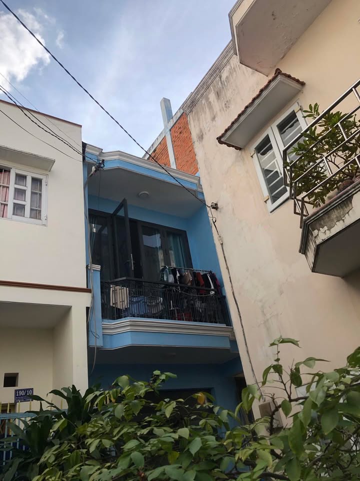 Nhà FrontHouse gần chợ Phạm Văn Hai, Tân Bình 75m² giá 6.5 tỷ - Kinh doanh thuận lợi!