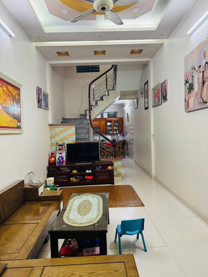 Nhà 3 tầng Phường Cẩm Thượng 58m² giá 2 tỷ - Ô tô đỗ cửa