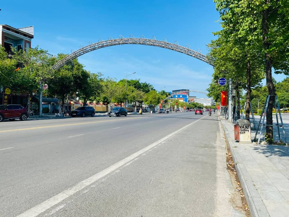 Bán nhà mặt phố Hồ Tùng Mậu, TP Vinh 63m² - Vị trí đắc địa, thuận tiện kinh doanh!