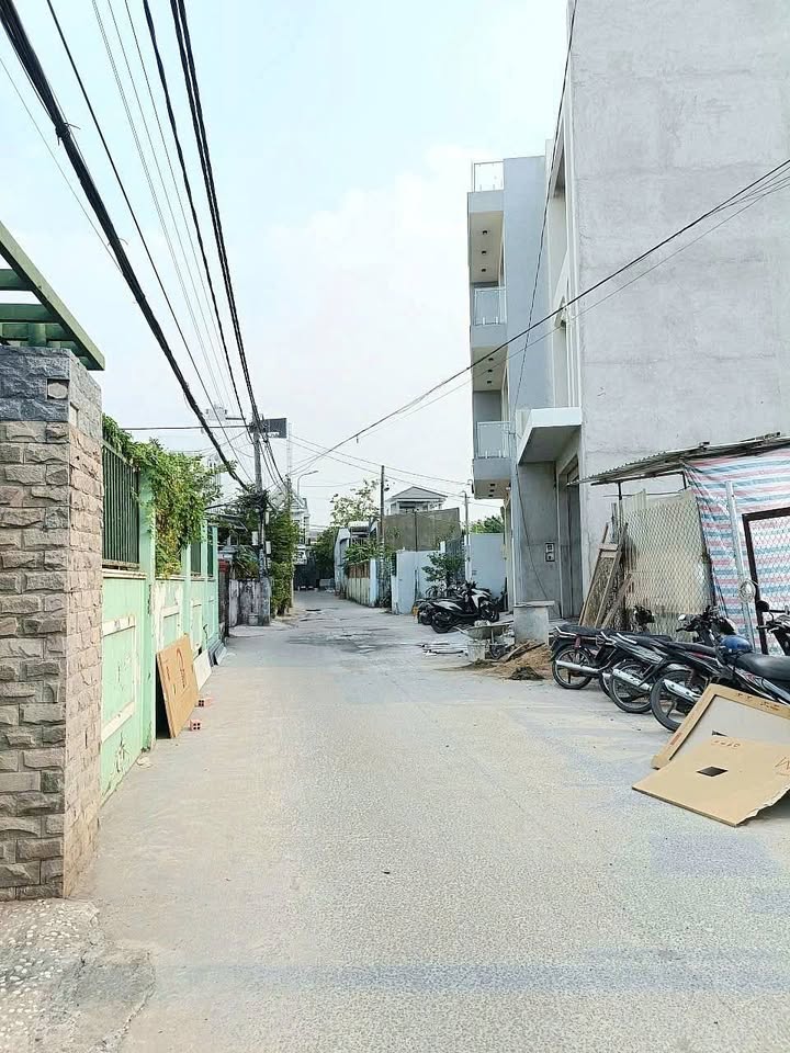 Nhà phố mặt tiền Đường Tô Ký, Hóc Môn 100m² giá 4 tỷ - Đầu tư sinh lời tuyệt vời!