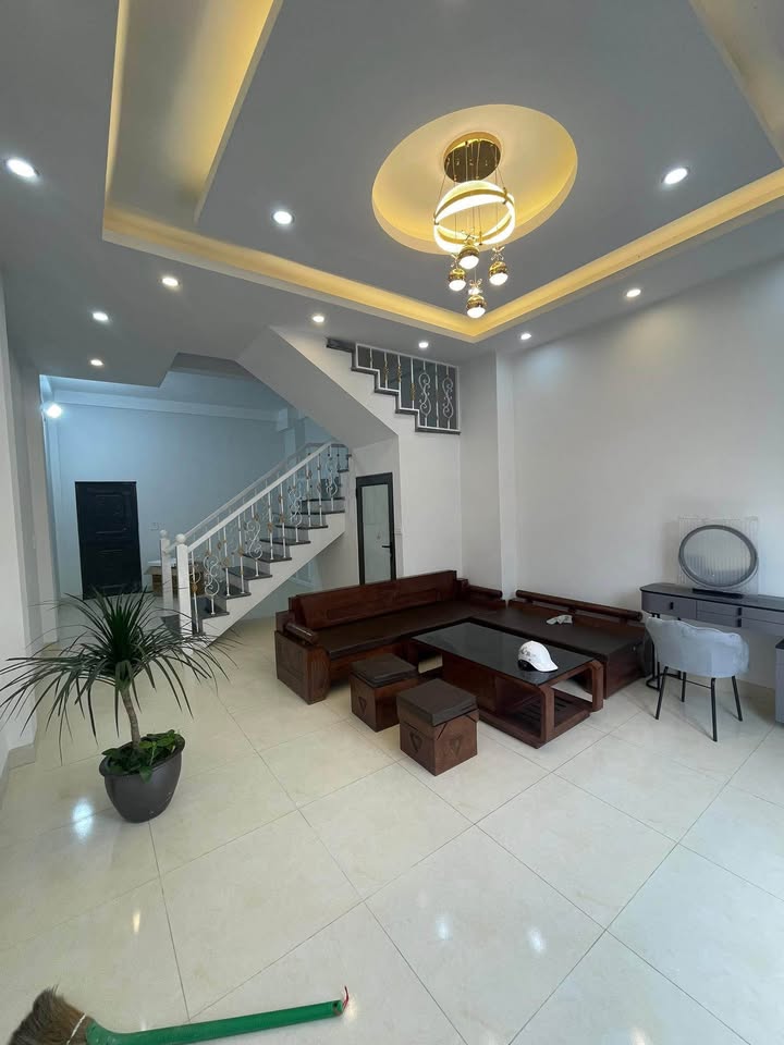 Nhà 3 tầng mới tinh tại Đường Trần Đằng Ninh, 100m² giá 2.4 tỷ - Sẵn sàng vào ở!