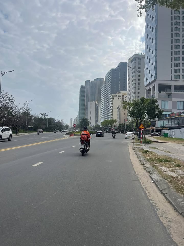 Đất biển Mỹ Khê Đà Nẵng 240m² giá 32.4 tỷ - Đầu tư sinh lời tuyệt vời!