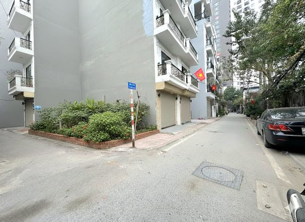 Đất lô góc Đức Giang 43m² giá 11 tỷ - Ô tô tránh, vị trí đắc địa!