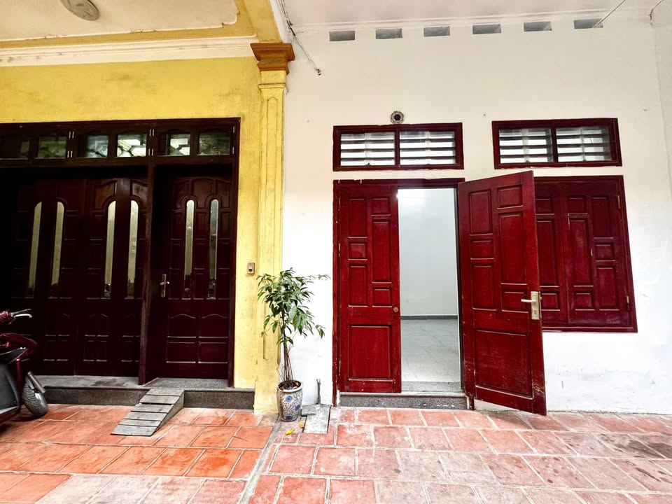 Nhà 2 tầng Phường Nam Ngạn 64m² giá 2 tỷ - Cạnh hồ Đội Cung, thuận tiện mọi bề!