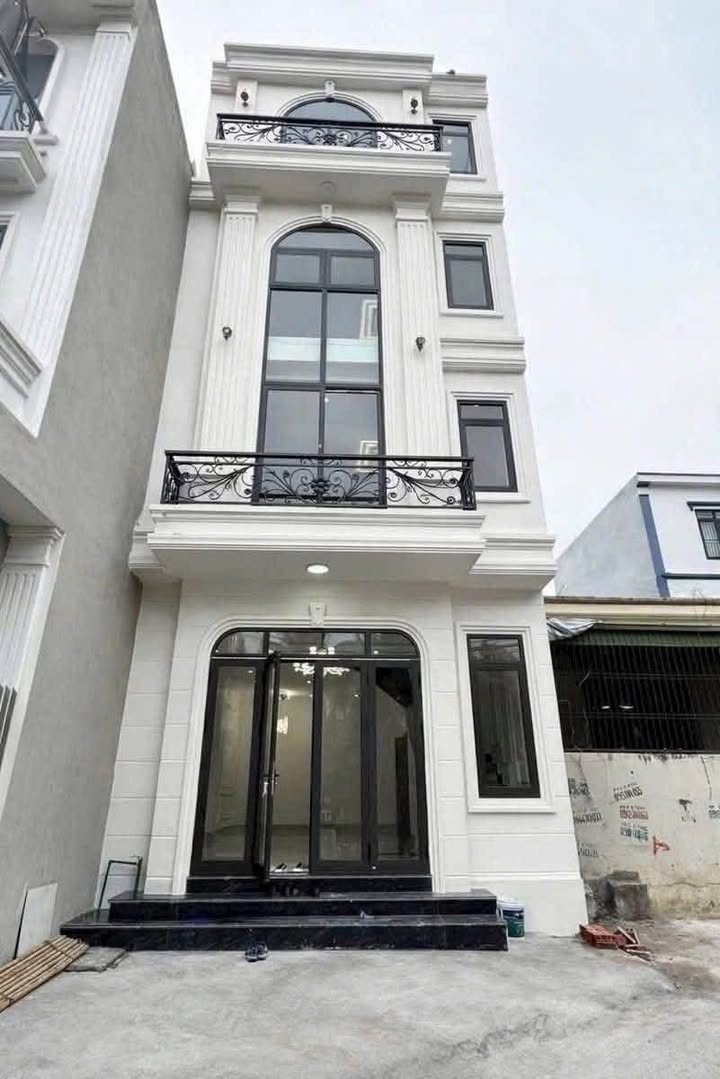 Nhà 4 tầng mặt ngõ 13 Cao Xanh 62.8m² giá 4 tỷ - Cơ hội sở hữu không thể bỏ lỡ!