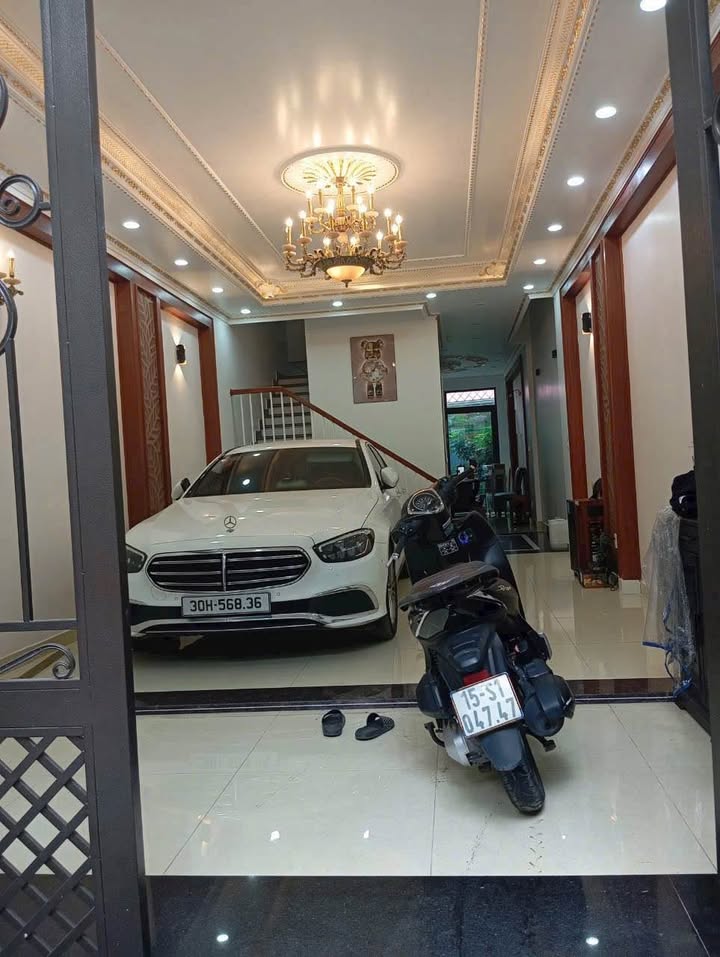 Nhà 5 Tầng Thang Máy Quán Nam 90m² giá 10 tỷ - Thiết kế hiện đại, sẵn sàng vào ở!