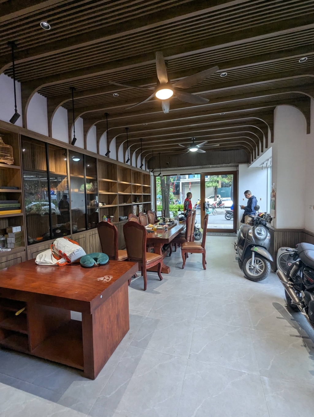 Nhà mặt phố Lạc Long Quân 68m² giá 47.5 tỷ - Lô góc hiếm, view Hồ Tây tuyệt đẹp!