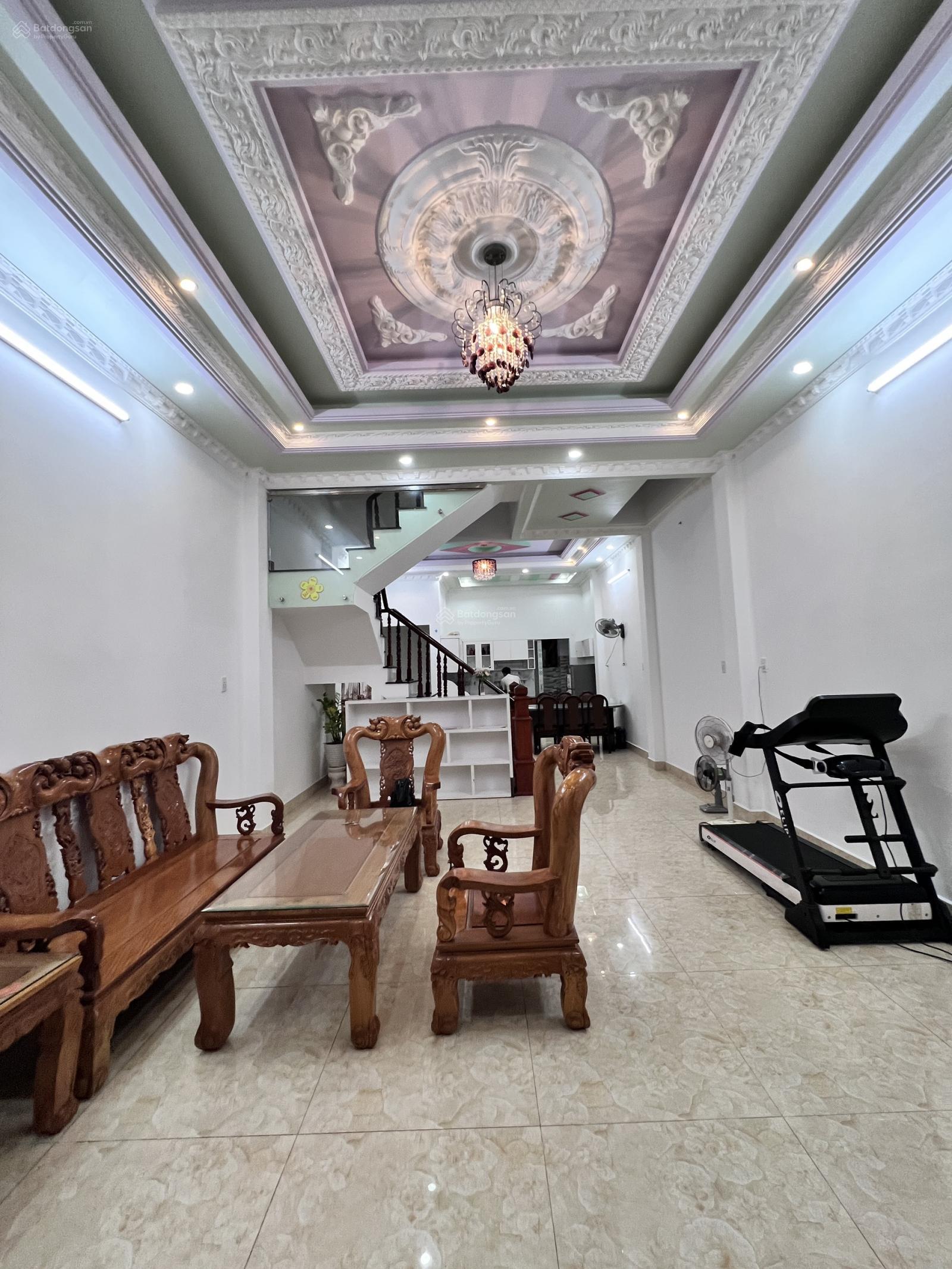 Nhà phố tại Nguyễn Văn Tạo, Nhà Bè, 300m² giá 9 triệu - Thích hợp cho gia đình!