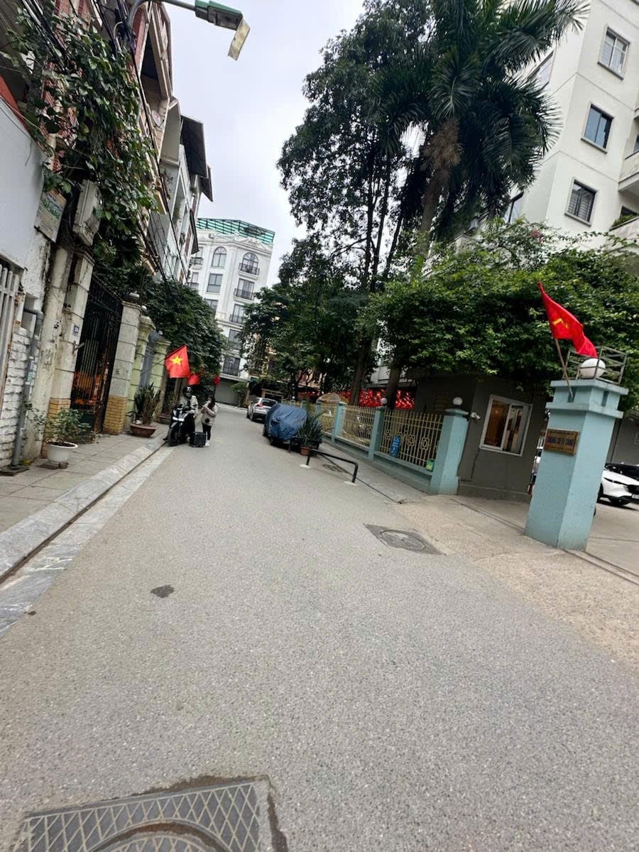 Nhà phố Đông Quan Cầu Giấy 85m² giá 25 tỷ - Vỉa hè ô tô, đầu tư sinh lời!