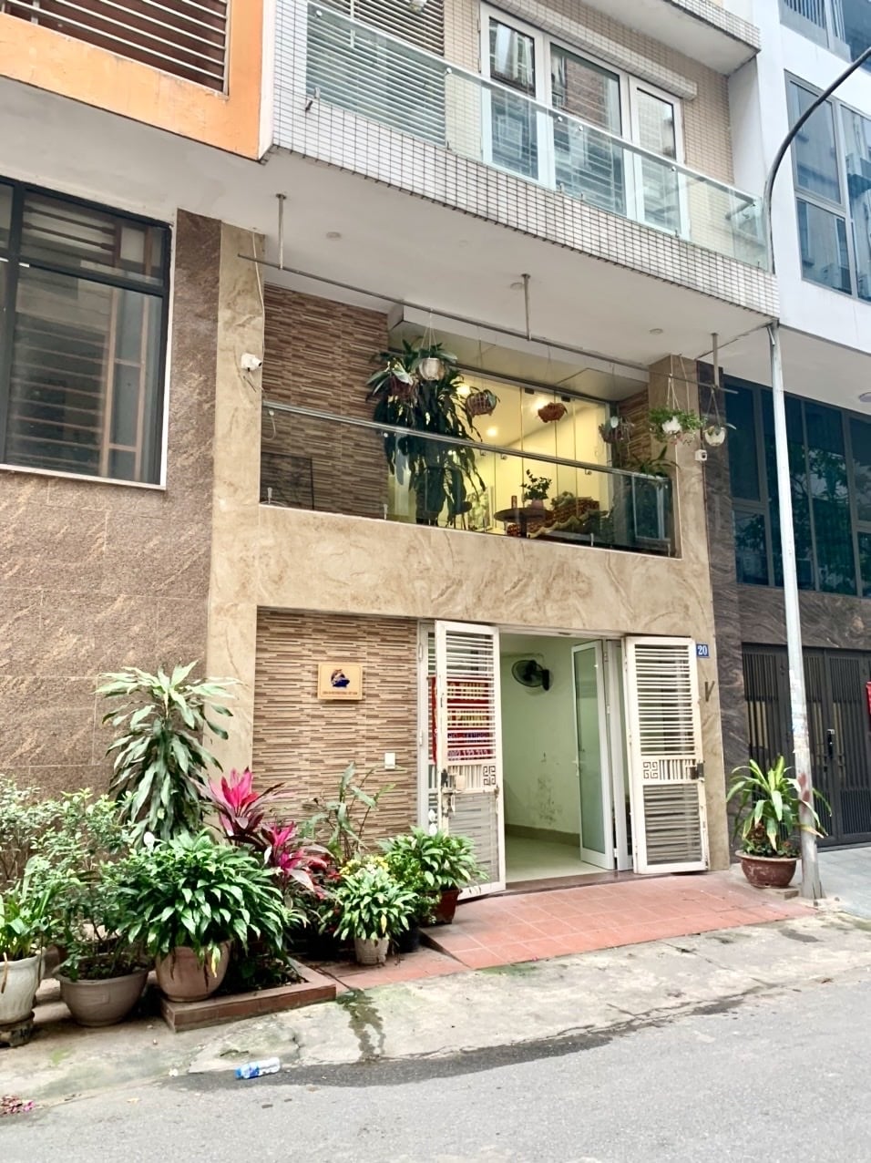 Cho thuê văn phòng & kho tại Mai Dịch, Cầu Giấy 110m² - Tiện nghi đầy đủ!